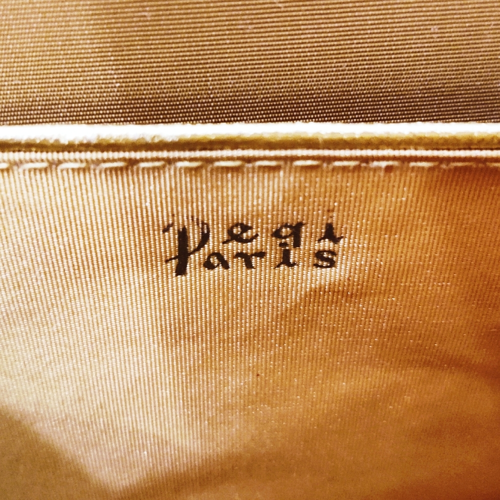 Vintage 1970s Gold Lamé Clutch with Compact - Picture 2 of 10